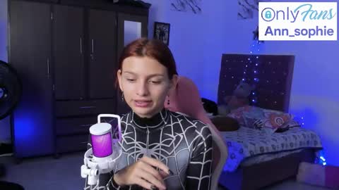 Snapshot of sophie_dolly_ chatting on 10/28/25, 08:11 sophie doll online show from 10/28/25, 08:11