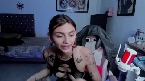 Snapshot of sophie_dolly_ chatting on 11/26/25, 12:11 sophie doll online show from 11/26/25, 12:11