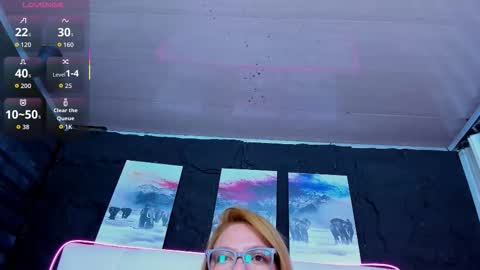 Snapshot of sophie_ebanks chatting on 02/05/26, 10:42 Soph online show from 02/05/26, 10:42