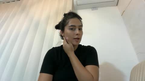 Snapshot of sophie_foxxx chatting on 05/13/26, 03:15 Sophie online show from 05/13/26, 03:15