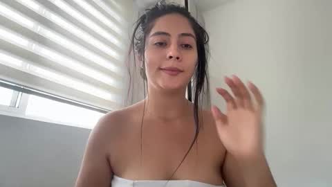 Snapshot of sophie_foxxx chatting on 05/18/26, 05:41 Sophie online show from 05/18/26, 05:41