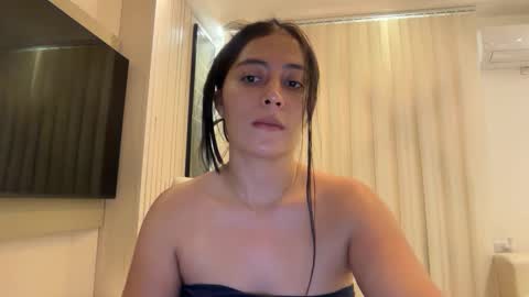 Snapshot of sophie_foxxx chatting on 05/28/26, 04:10 Sophie online show from 05/28/26, 04:10