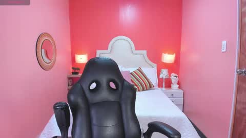 S O P H I E  online show from 10/22/25, 08:52