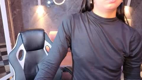 sophie_jones_b online show from 04/10/26, 12:21