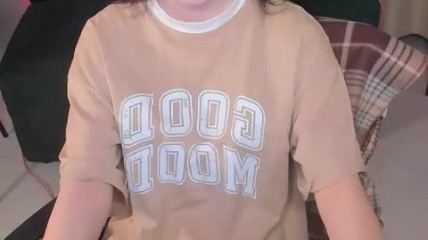 Snapshot of sophie_nomenal_ chatting on 09/15/25, 09:04 sophie_nomenal_ online show from 09/15/25, 09:04