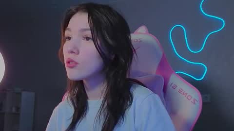 sophie_nomenal_ online show from 12/05/25, 03:20