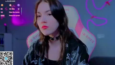 sophie_nomenal_ online show from 04/04/26, 01:19