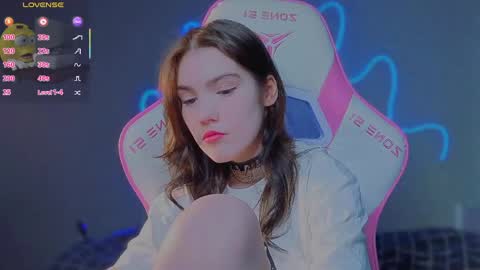 sophie_nomenal_ online show from 05/15/26, 11:01