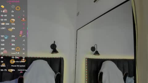 sophie_smith19 online show from 04/18/26, 01:37