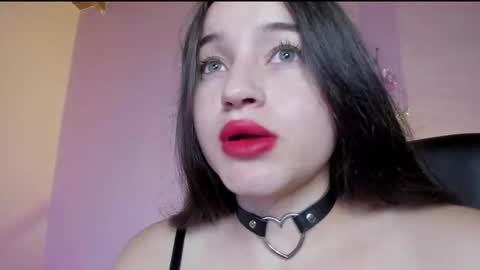 sophie_spencer1 online show from 02/14/25, 12:41