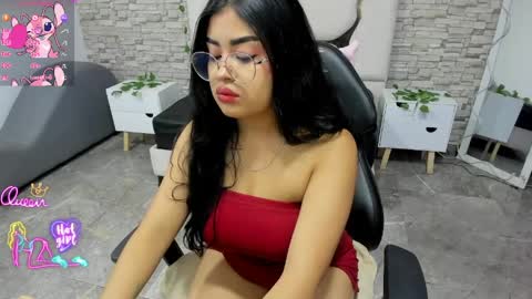 sophie_tay1 online show from 04/05/26, 11:40