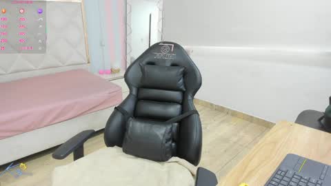 sophie_tay1 online show from 04/08/26, 11:54