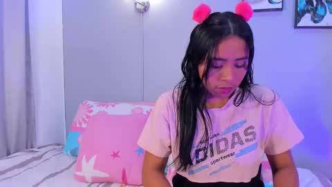 Snapshot of sophie_w1 chatting on 11/15/25, 12:34 sophie_w1 online show from 11/15/25, 12:34