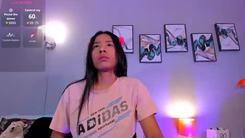 Snapshot of sophie_w1 chatting on 11/24/25, 12:16 sophie_w1 online show from 11/24/25, 12:16