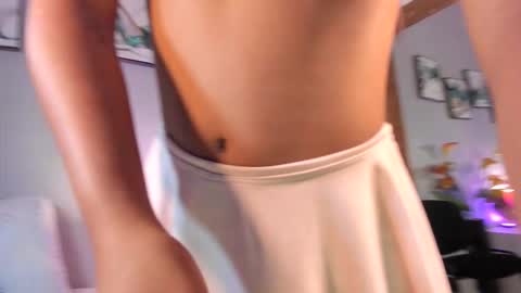 Snapshot of sophie_w1 chatting on 12/16/25, 12:21 sophie_w1 online show from 12/16/25, 12:21