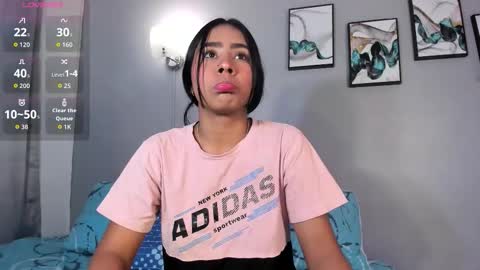 Snapshot of sophie_w1 chatting on 01/08/26, 12:07 sophie_w1 online show from 01/08/26, 12:07