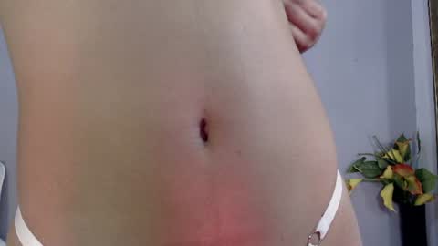 sophie_w1 online show from 06/24/26, 12:04