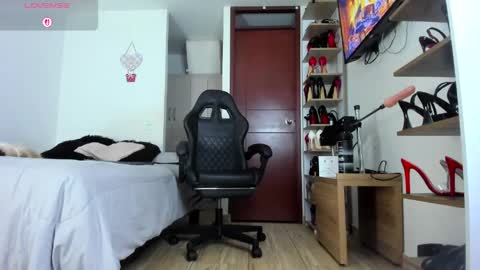 sophiebaker__ online show from 06/05/26, 03:13