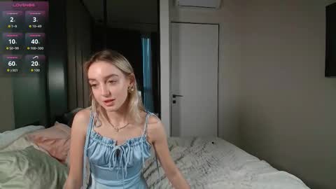 sophiebelll online show from 09/30/25, 12:32