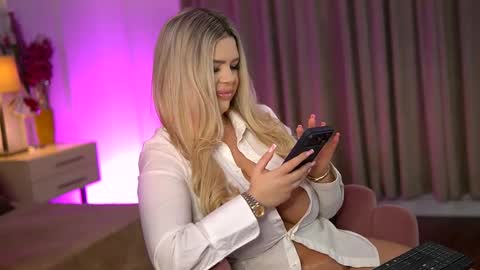 Sophie online show from 03/27/26, 08:26