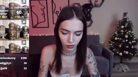 Snapshot of sophiecherrie chatting on 12/15/24, 01:02 Sophie online show from 12/15/24, 01:02