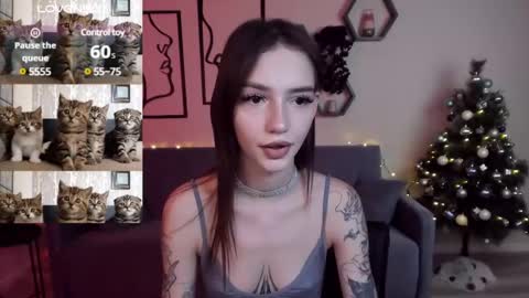 Snapshot of sophiecherrie chatting on 12/16/24, 07:00 Sophie online show from 12/16/24, 07:00