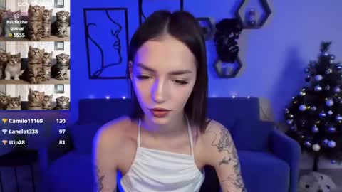 Snapshot of sophiecherrie chatting on 12/28/24, 10:14 Sophie online show from 12/28/24, 10:14