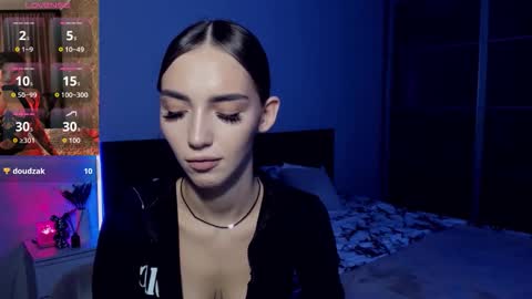 Snapshot of sophiecherrie chatting on 09/17/25, 04:08 Sophie online show from 09/17/25, 04:08