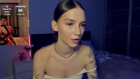 Snapshot of sophiecherrie chatting on 11/28/25, 11:13 Sophie online show from 11/28/25, 11:13