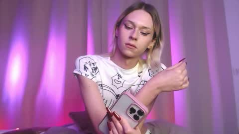 sophiediamond_x online show from 10/21/25, 04:19