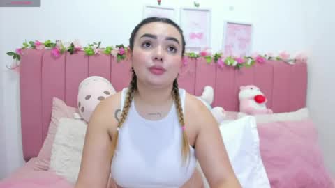 Snapshot of sophiee_rosee chatting on 04/21/26, 01:42 sophiee rosee online show from 04/21/26, 01:42
