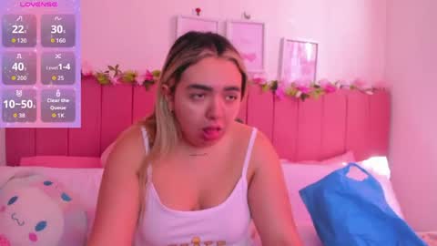 Snapshot of sophiee_rosee chatting on 05/05/26, 02:47 sophiee rosee online show from 05/05/26, 02:47