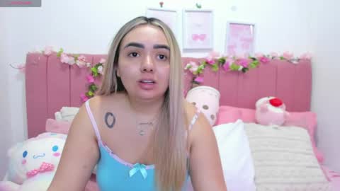 Snapshot of sophiee_rosee chatting on 05/13/26, 10:49 sophiee rosee online show from 05/13/26, 10:49
