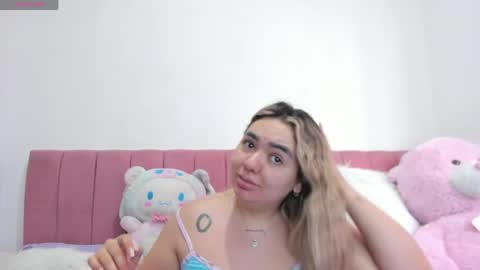 Snapshot of sophiee_rosee chatting on 06/03/26, 09:20 sophiee rosee online show from 06/03/26, 09:20