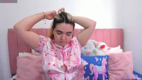 Snapshot of sophiee_rosee chatting on 07/19/26, 06:44 sophiee rosee online show from 07/19/26, 06:44