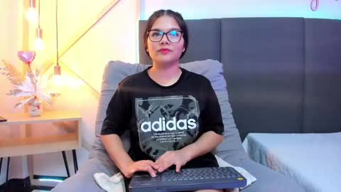 sophieharris__ online show from 02/22/25, 02:50