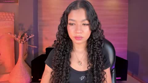 Snapshot of sophiehouston_ chatting on 10/21/25, 04:13 Sophie Houston online show from 10/21/25, 04:13