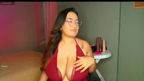 sophiejuicy_ online show from 09/25/25, 12:58