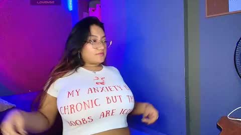 sophiejuicy_ online show from 10/31/25, 02:12