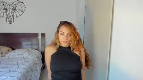 Snapshot of sophielatina chatting on 01/18/25, 10:39 Sophia online show from 01/18/25, 10:39