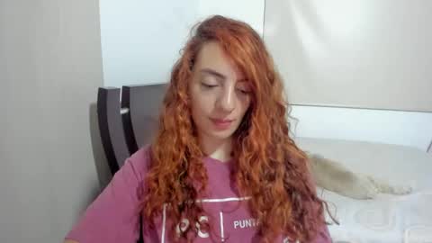 Snapshot of sophielatina chatting on 10/29/25, 04:04 Sophia online show from 10/29/25, 04:04