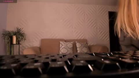 Sophie  Palmer online show from 11/21/25, 10:58