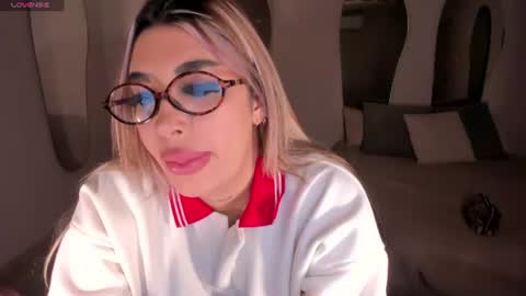 Snapshot of sophiepalmerx chatting on 06/18/26, 12:20 Sophie Palmer online show from 06/18/26, 12:20