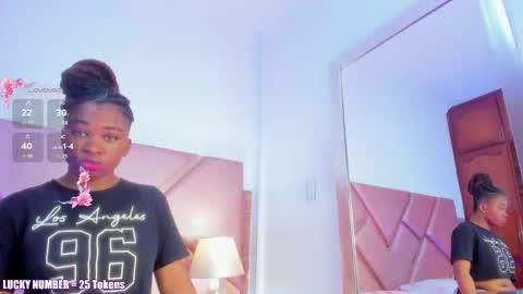 Sophie online show from 10/04/25, 01:20