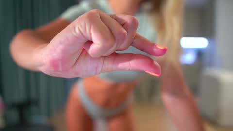 Snapshot of sophiesticate chatting on 09/15/25, 04:51 online show from 09/15/25, 04:51