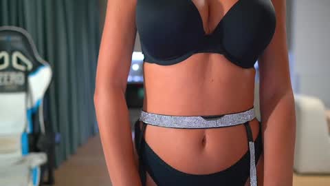 Snapshot of sophiesticate chatting on 10/23/25, 08:07 online show from 10/23/25, 08:07