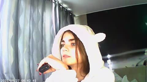 Sophie and my bestie Mandy    online show from 09/26/25, 10:30