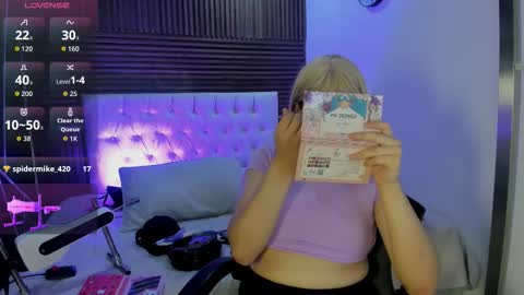 Snapshot of sophiewolf_ chatting on 03/20/26, 06:07 Sophie online show from 03/20/26, 06:07