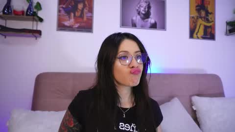 Snapshot of sophiiecums chatting on 11/06/25, 12:06 Sophiie online show from 11/06/25, 12:06