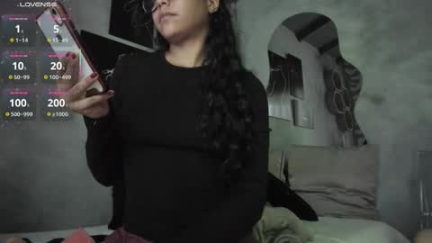 Snapshot of sophiierobertss_ chatting on 02/18/25, 05:31 Dani online show from 02/18/25, 05:31